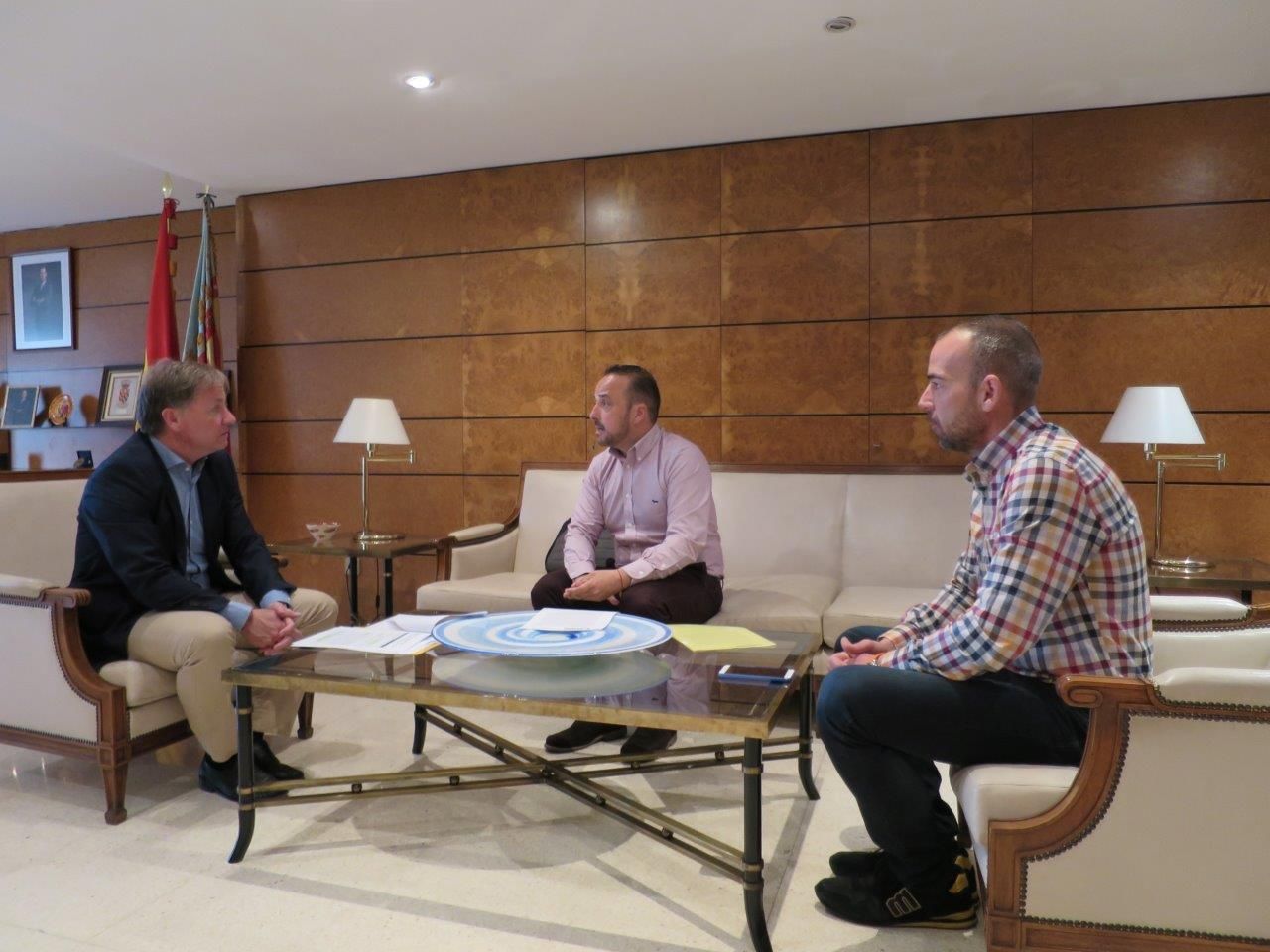 AUGC expone al delegado del Gobierno de la Comunitat Valenciana la falta de medios de los guardias civiles