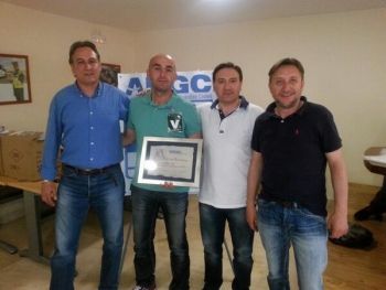 AUGC León en su vigésimo aniversario rinde homenaje a sus afiliados más veteranos.