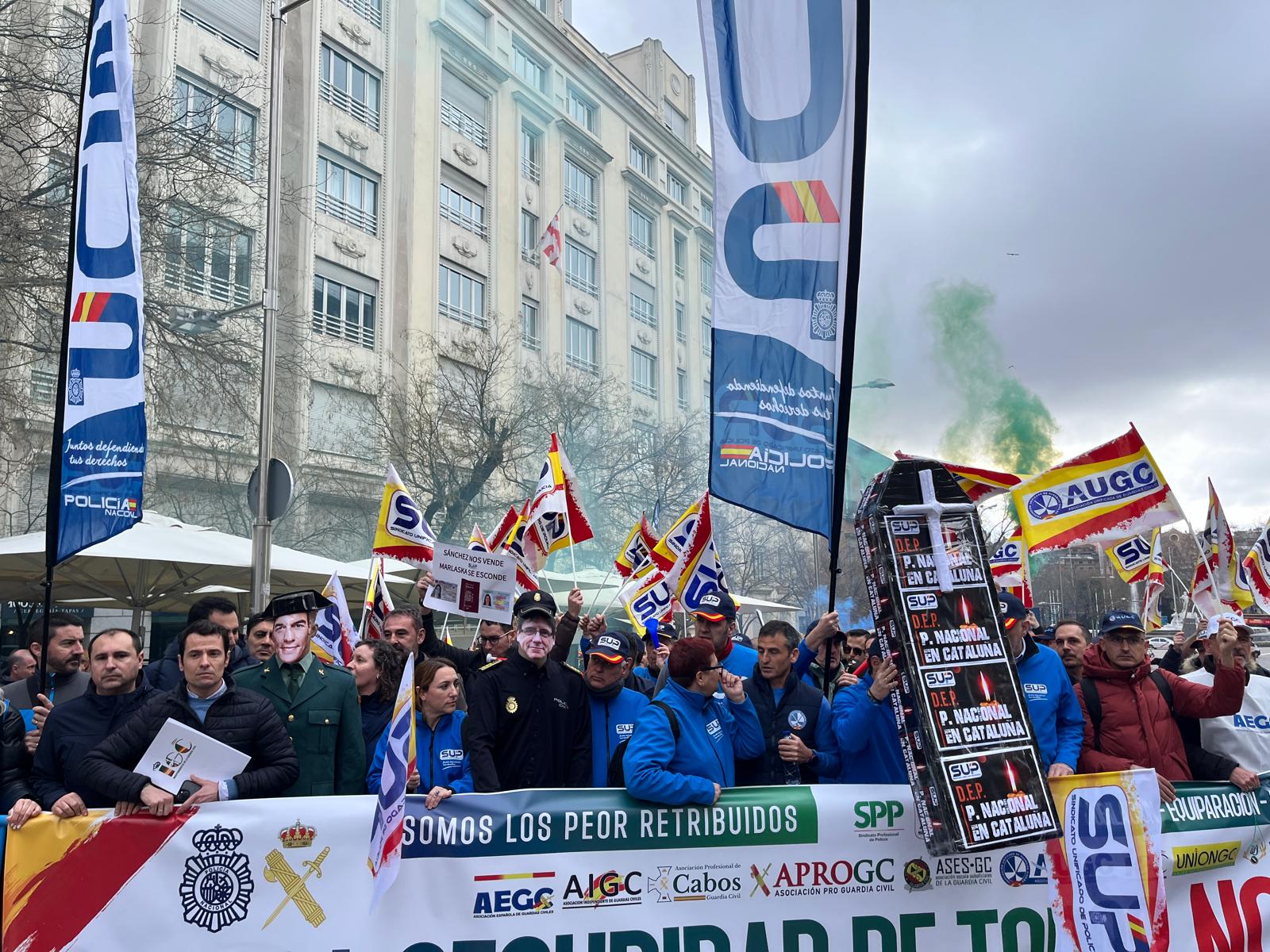 La Plataforma de guardias civiles y policías reclama en el Congreso que se paralice la delegación de competencias en Cataluña y la profesión de riesgo