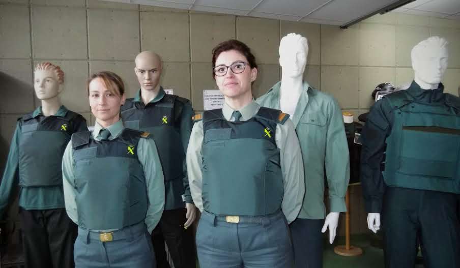 AUGC pone a disposición de las guardias civiles una instancia para reclamar chalecos femeninos internos