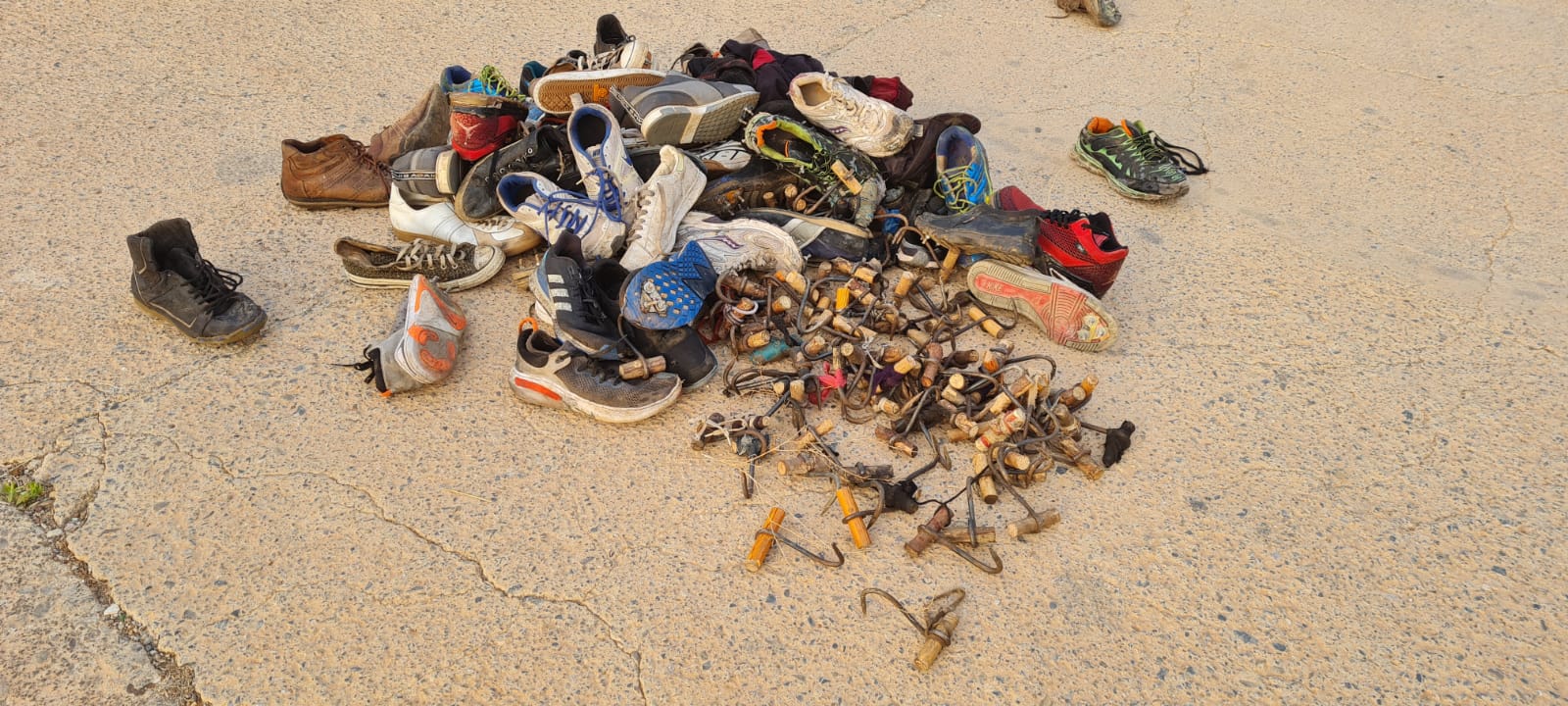 Tres guardias civiles heridos en un nuevo asalto migratorio a la valla de Melilla