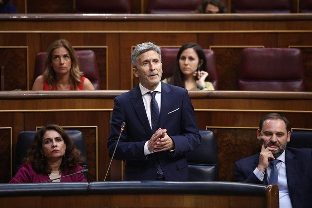 El Ministro ofrece diálogo y confirma que el acuerdo de equiparación salarial sigue adelante