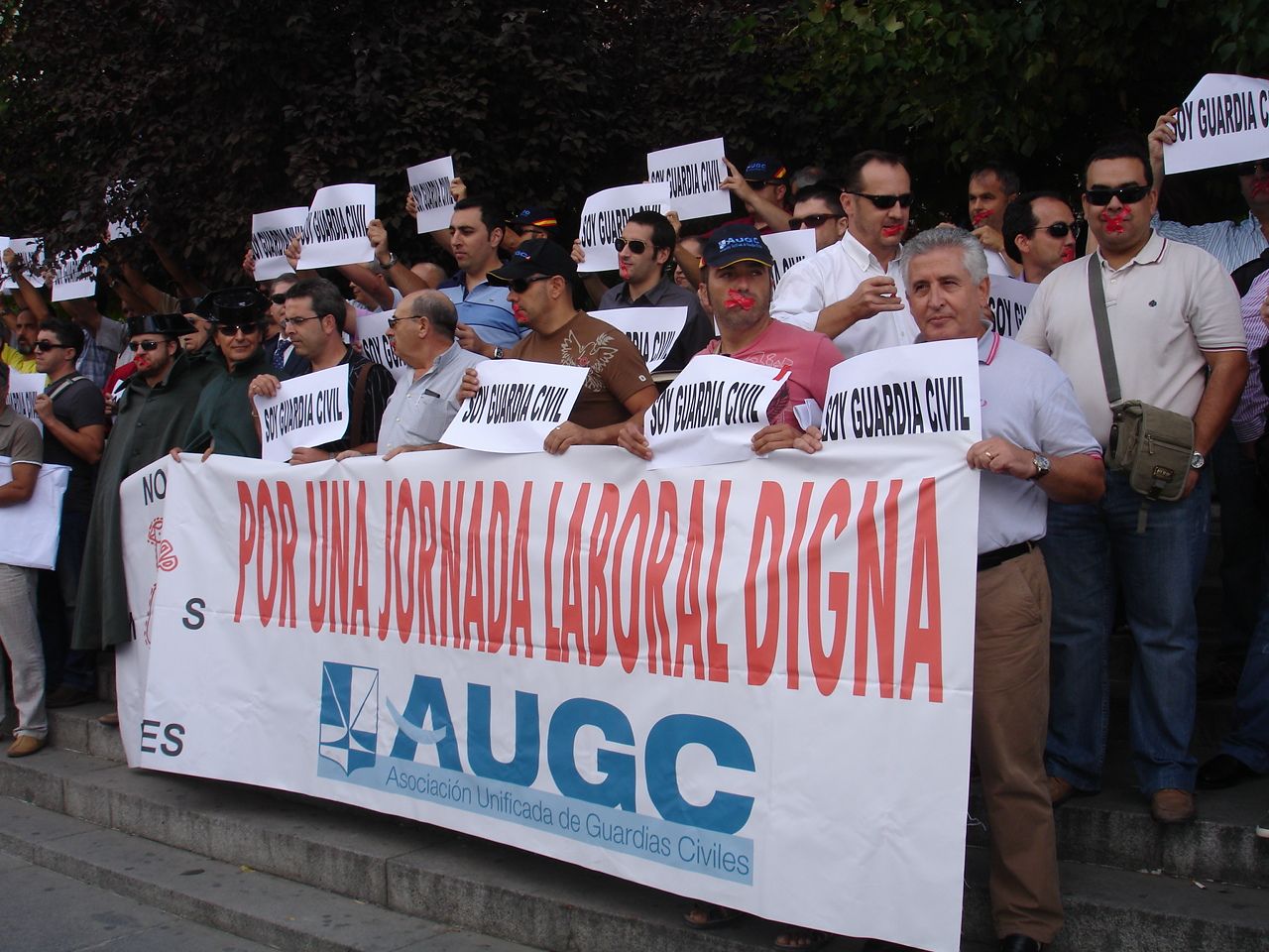 Los generales dan la espalda a la jornada laboral