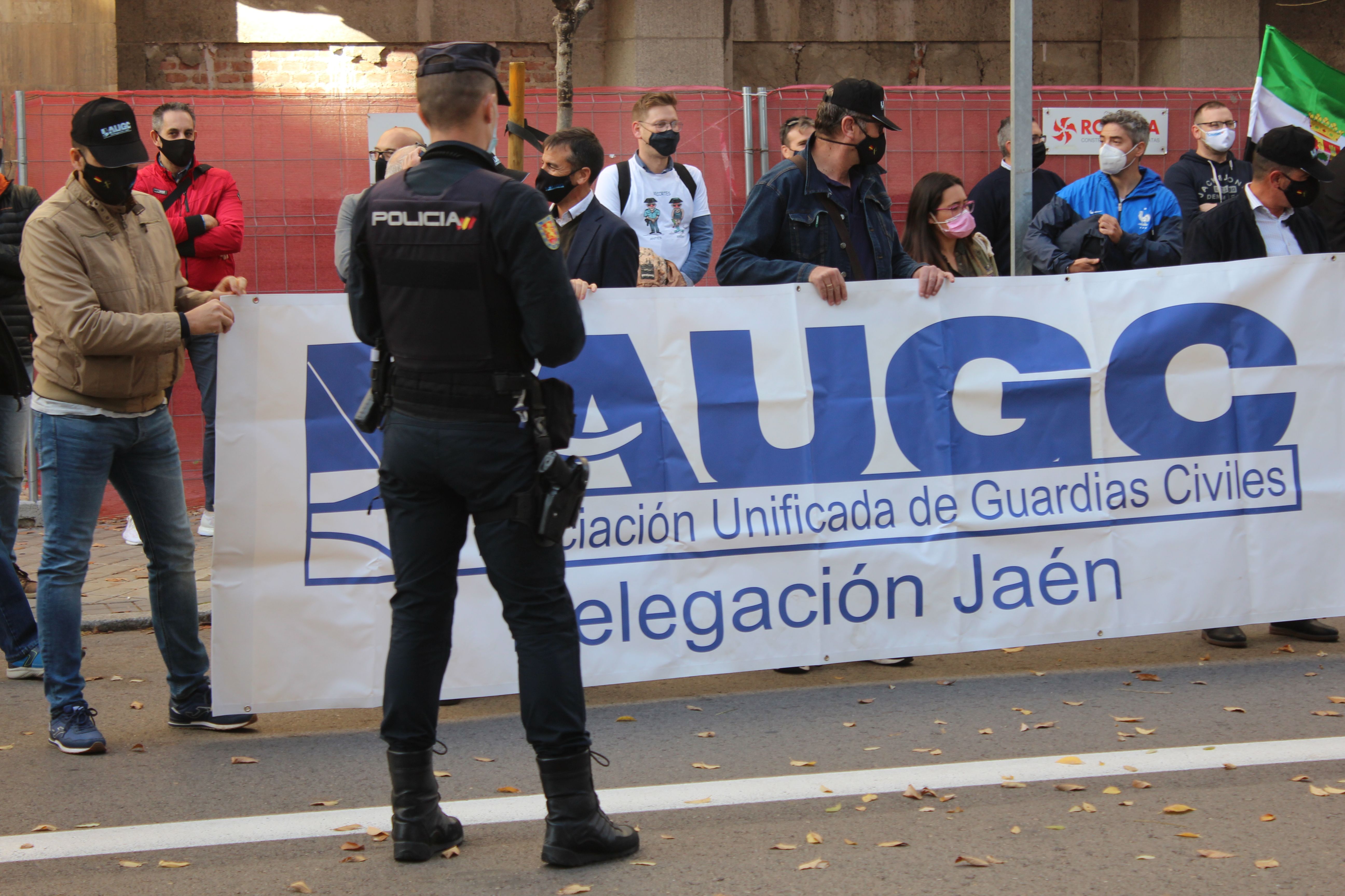 Un año al frente del Gobierno le ha bastado al PSOE para consumar una involución en derechos sin precedentes para los guardias civiles