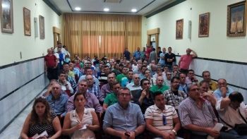El aforo se quedó pequeño en la asamblea anual de AUGC Sevilla