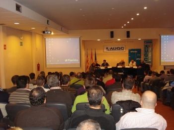 AUGC-VALENCIA RINDE  HOMENAJE A LAS REPRESENTANTES DE LA PLATAFORMA DE FAMILIARES  POR LA DEFENSA DE LOS GUARDIAS CIVILES