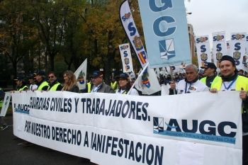 Los guardias civiles presentes en la manifestación de policias de Madrid a través de AUGC