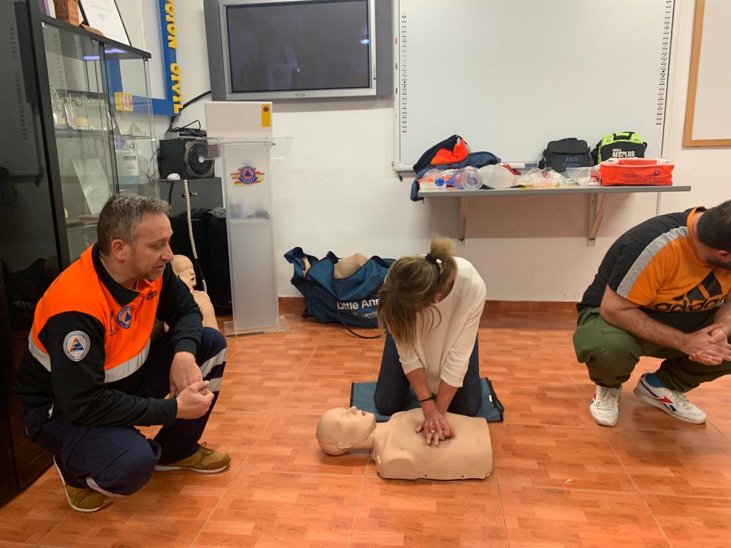 El curso de soporte vital básico con desfibrilador organizado por AUGC Aragón recibe una gran acogida entre los agentes