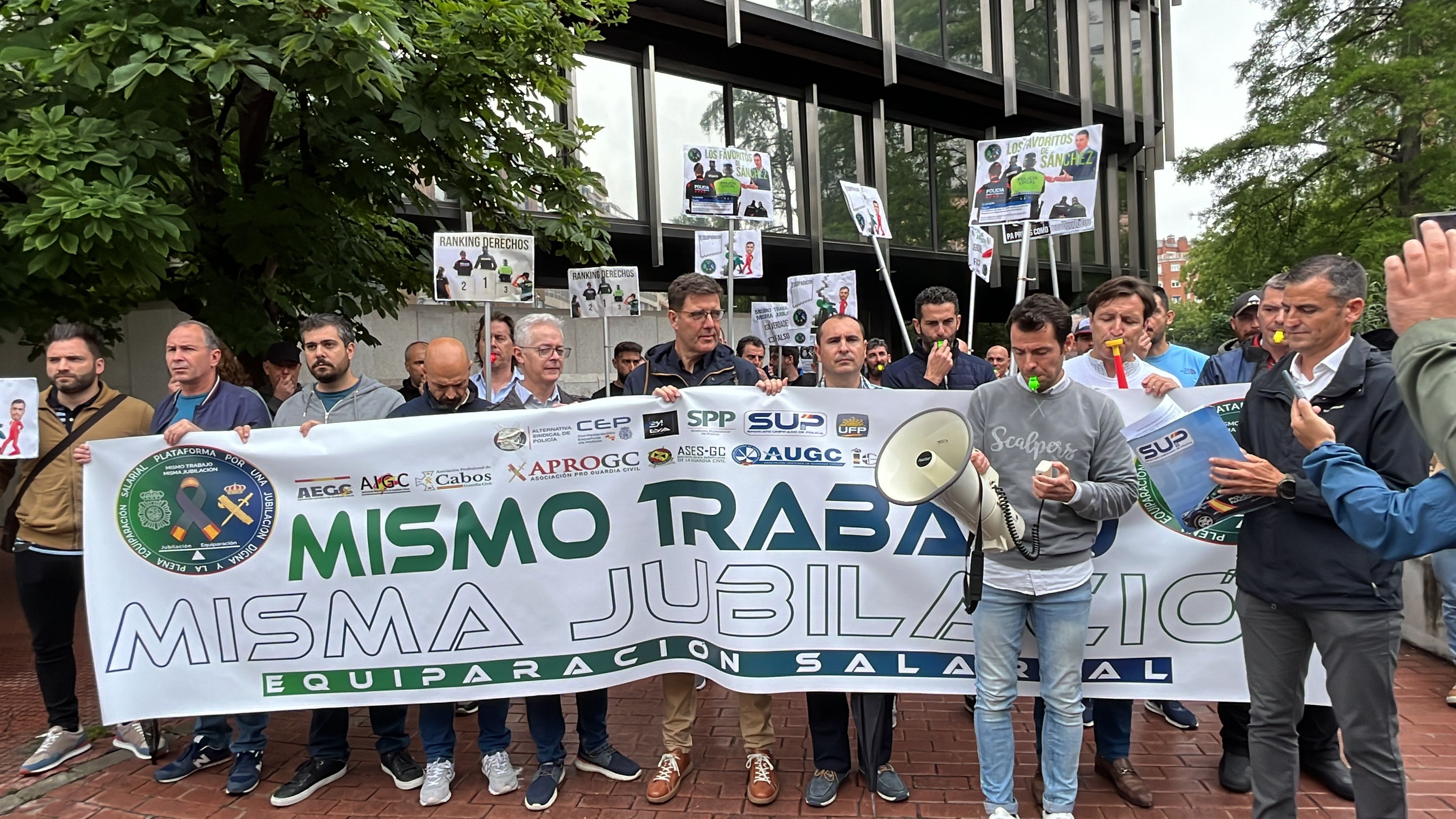La Plataforma por una Jubilación Digna y la plena Equiparación Salarial se concentra frente a todas las delegaciones y subdelegaciones del Gobierno