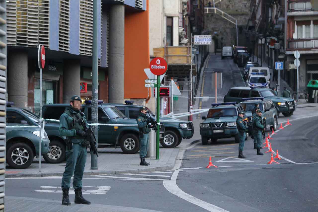 El nuevo acuerdo firmado entre PSOE y PNV podría suponer la pérdida de docenas de destinos de guardias civiles en Bizkaia