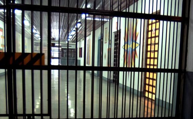 Se desploma el falso techo del cuarto de taquillas de los guardias civiles en la prisión de Valladolid