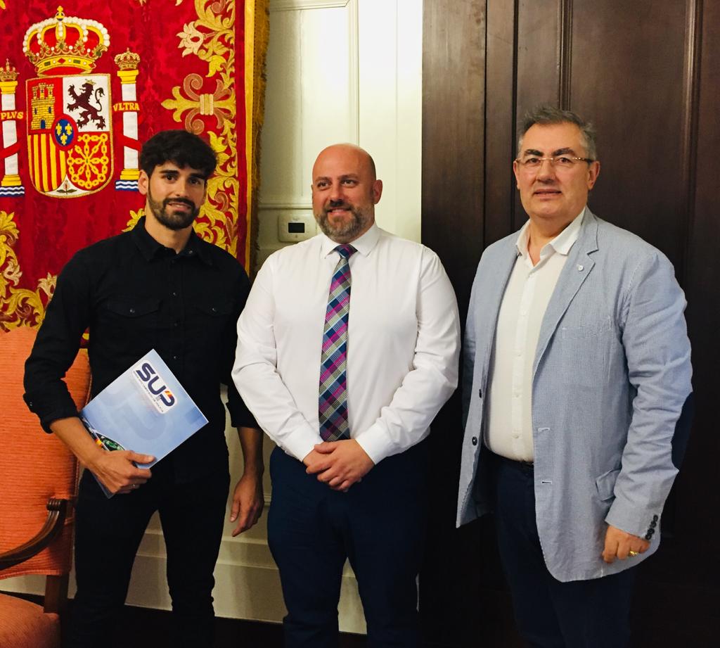 AUGC y SUP entregan en la Delegación del Gobierno de Navarra un informe denunciando las carencias del número de emergencias 112 en su función policial