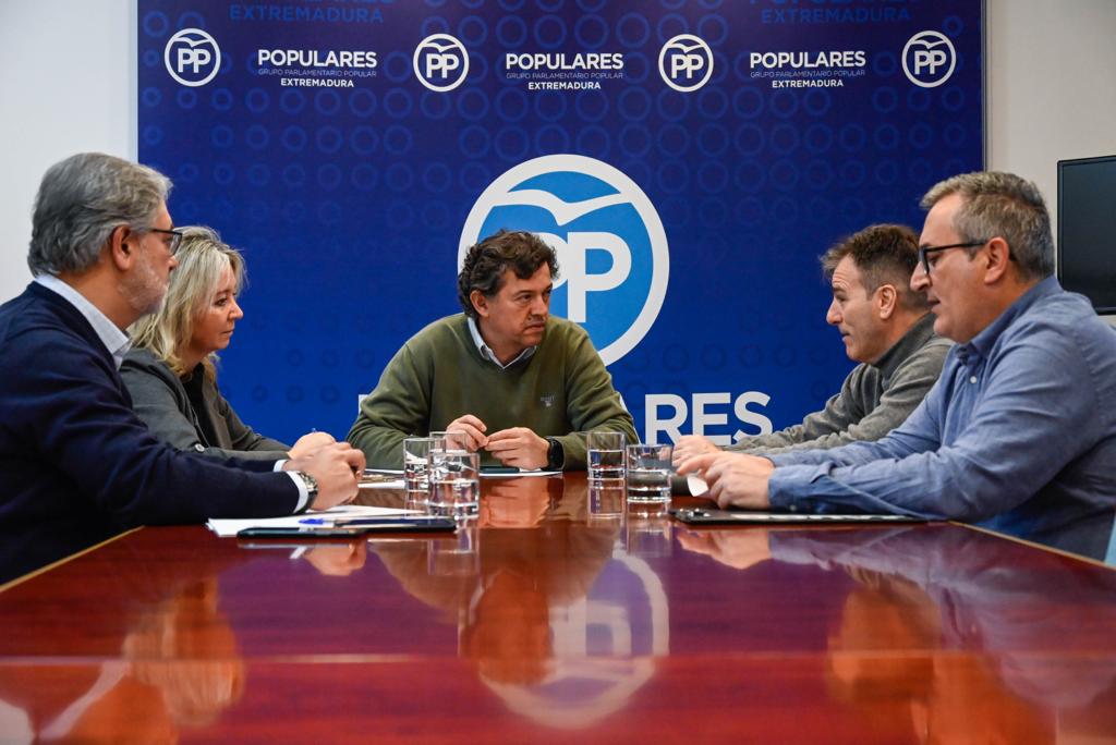 AUGC Extremadura expone en una reunión mantenida con el grupo parlamentario popular las deficiencias que sufren los guardias civiles en el territorio