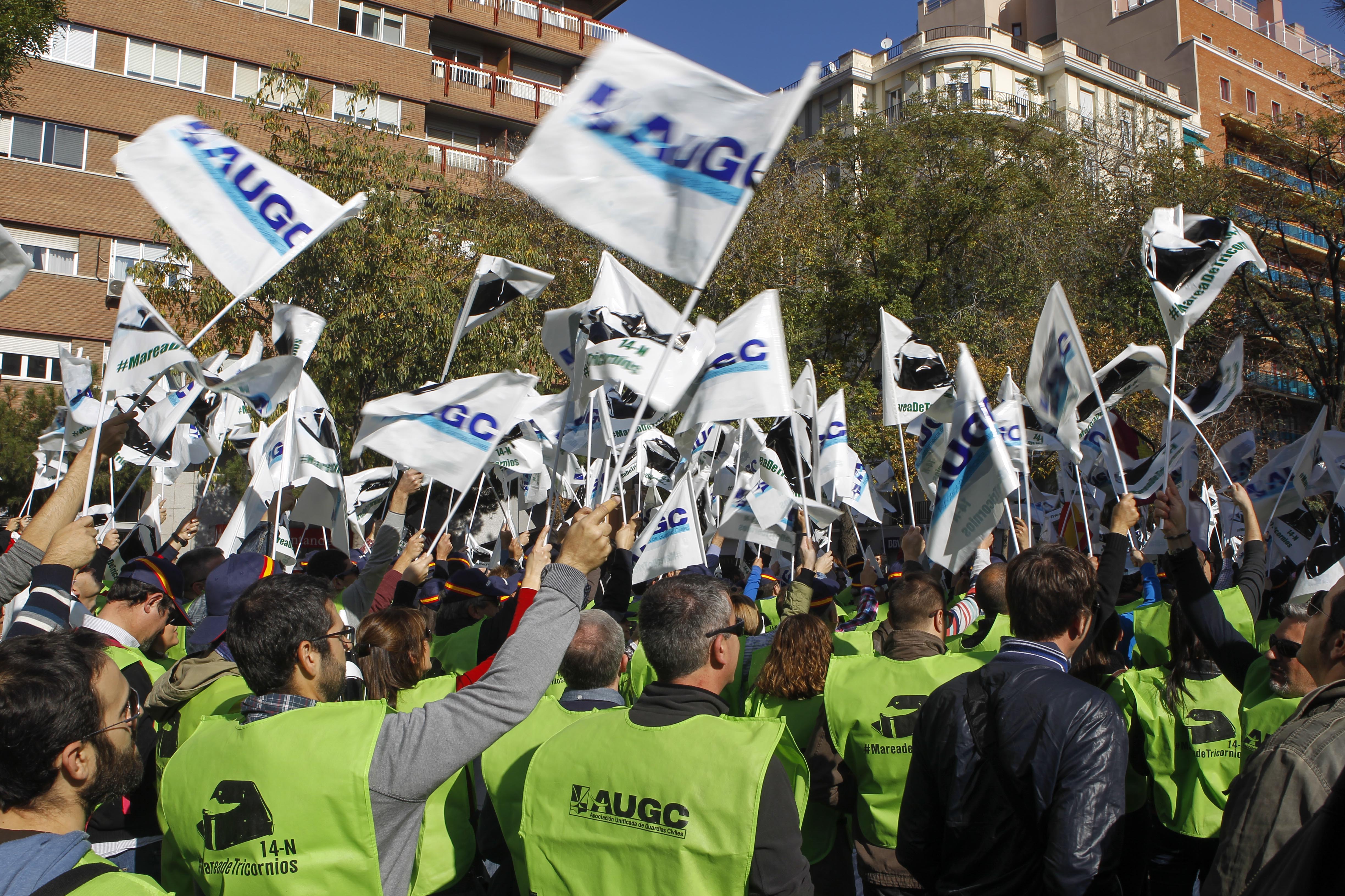 El Gobierno se resiste a acatar la legalidad que permite a los guardias civiles manifestarse
