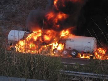 Heróica actuación en la explosión de un camión cisterna de gas natural
