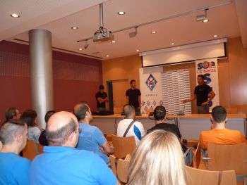 Policías y guardias civiles riojanos se forman en técnicas de conducción en situaciones extremas