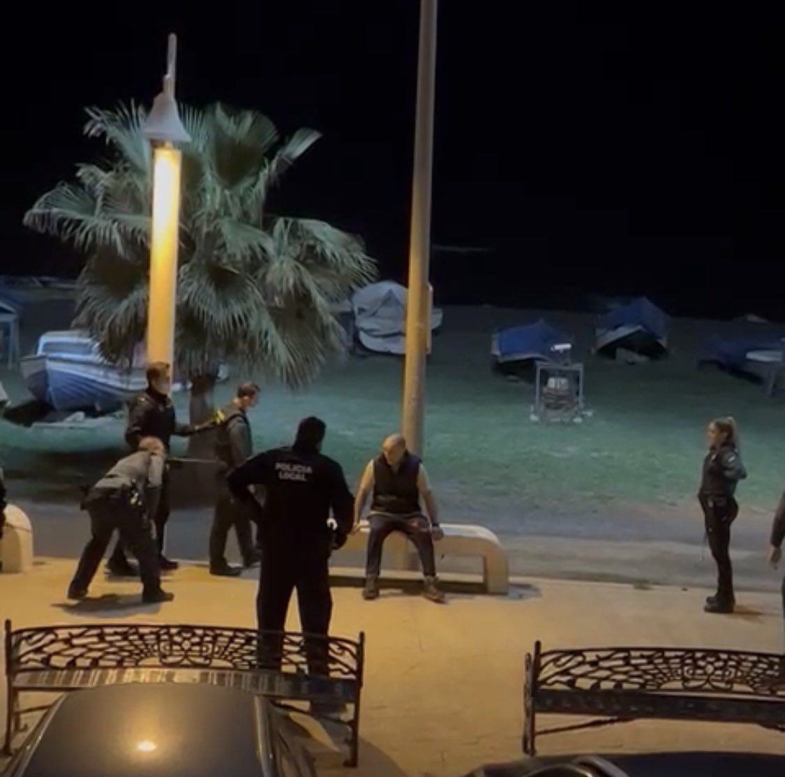 Un hombre intenta apuñalar a varios Guardias Civiles en el Rincón de la Victoria, Málaga