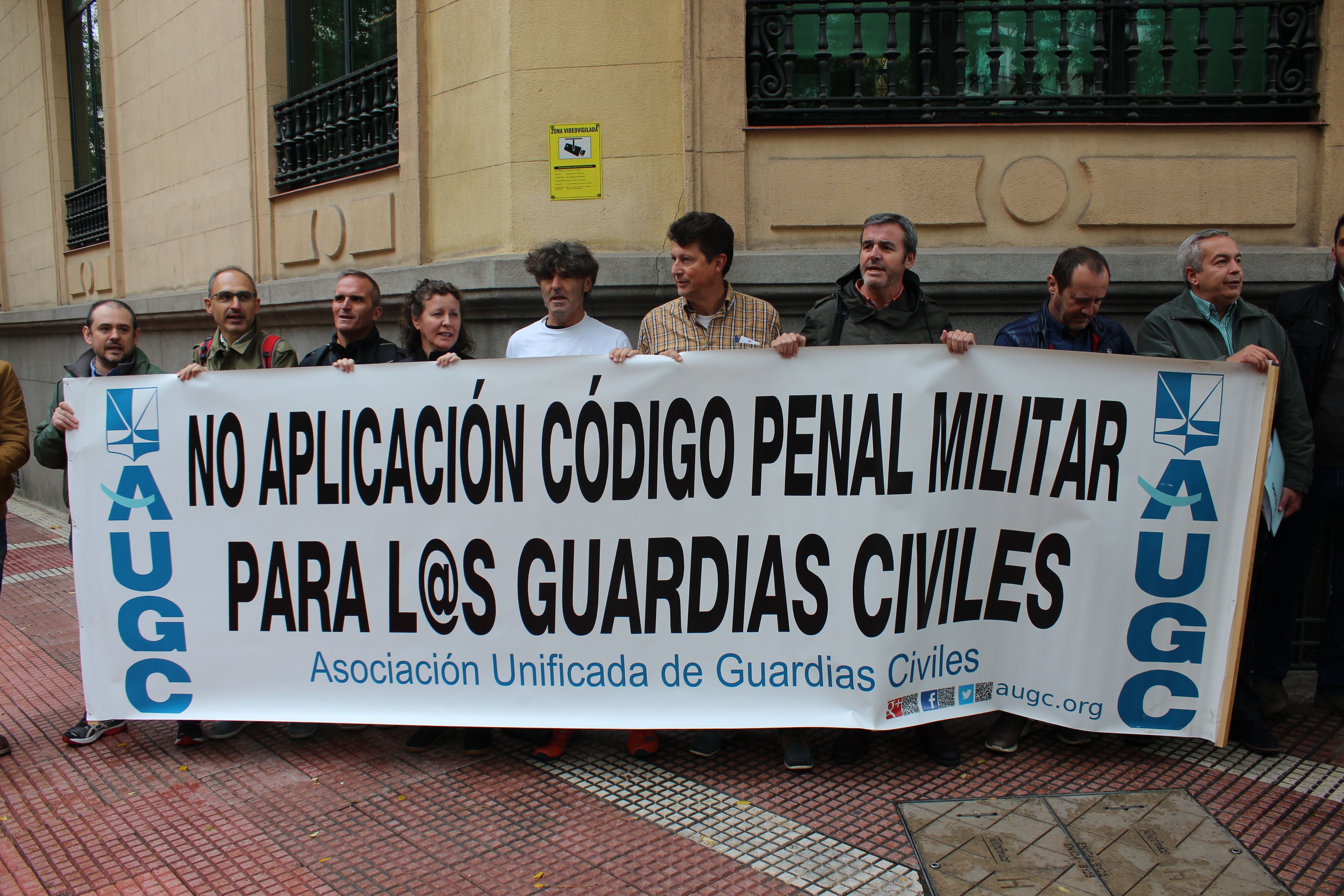 AUGC solicita al Defensor del Pueblo que, ahora que el Gobierno ya no está en funciones, active su solicitud de revisión de la jurisdicción militar de los guardias civiles