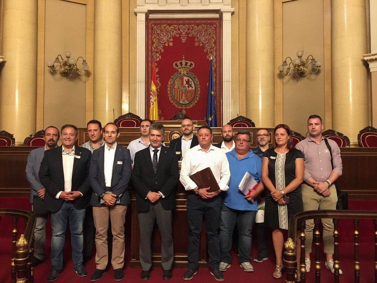 Reunión entre las asociaciones y el Grupo Popular en el Senado para abordar la equiparación salarial y otros problemas que afectan a los guardias civiles