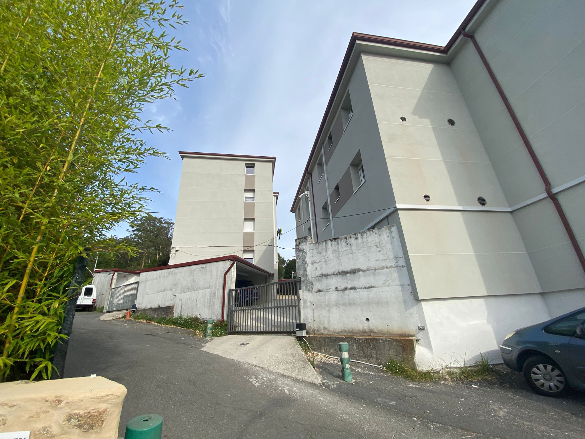 Una obra de 2,5 millones de euros deja a los guardias civiles de Corcubión sin calefacción, sin agua caliente y con graves deficiencias eléctricas