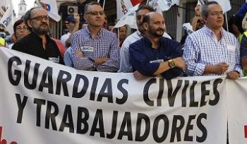 Dos años sin sueldo por hablar con Interviú