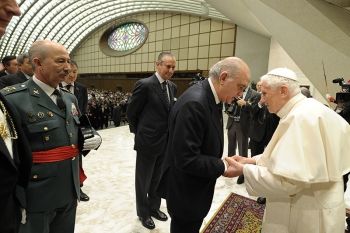 La Dirección General confía más en los milagros de Lourdes que en los chalecos antibalas
