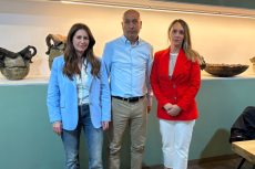 Rachid Shibhi con Eurodiputadas de GPP