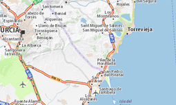 La rápida intervención de guardias civiles, policías locales, bomberos y personal sanitario de ambulancias salva la vida de una persona