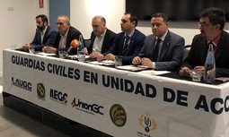 Las asociaciones profesionales de la Guardia Civil anuncian movilizaciones  y acciones legales contra Interior por sus engaños con el acuerdo de equiparación