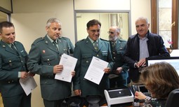 AUGC se concentra ante el Defensor del Pueblo en repulsa por el ingreso en prisión de guardias civiles en aplicación del CPM