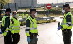 Sanciones disciplinarias en la Guardia Civil a los agentes por utilizar mascarillas y guantes de protección contra el coronavirus