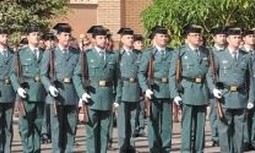 Las autoridades leonesas disfrutan de un nuevo desfile a cargo de erario público
