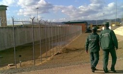 La vigilancia de la prisión de Córdoba, a pie por averías de los vehículos