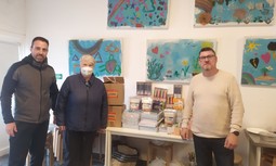 AUGC Alicante entrega material escolar para los refugiados ucranianos que llegan al Colegio Escandinavo Costa Blanca