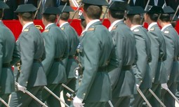 La toma de posesión del nuevo jefe de Extremadura vuelve a detraer agentes del servicio para tomar parte en el acto protocolario