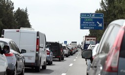 AUGC reclama alternativas a los cortes de tráfico para el paso de las hermandades rocieras, que ponen en riesgo a los agentes y causan grandes molestias a los conductores