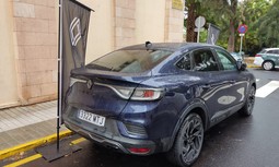 AUGC denuncia la exhibición de un coche publicitario en la zona de seguridad reservada a la Guardia Civil en Badajoz