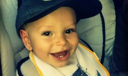 Campaña solidaria para ayudar a Liam,  hijo de un compañero y víctima de una rara enfermedad degenerativa