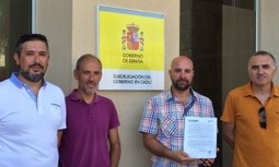 Representantes de AUGC presentan una carta en las subdelegaciones del Gobierno por los expedientes