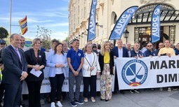 AUGC se concentra frente al Congreso y exige la dimisión de Marlaska ante el desprecio continuado a los guardias civiles