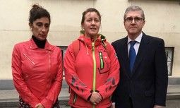 La juez archiva el auto contra la guardia civil que optó por un chaleco antibalas propio, y admite “discriminación” hacia las mujeres en la dotación de esta prenda