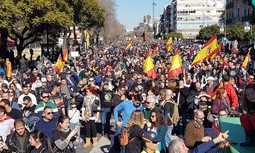 Cientos de guardias civiles y policías cordobeses se manifiestan en Sevilla por la equiparación salarial