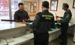 AUGC denuncia la falta de transparencia en la reforma de las Intervenciones de Armas y lanza una consulta masiva