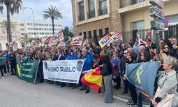 Guardias civiles y policías nacionales se concentran frente a todas las Delegaciones y Subdelegaciones de España