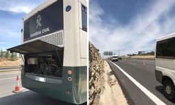 Un autobús que transportaba presos se avería y pone en riesgo el tráfico y a los agentes durante horas