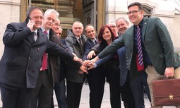 La equiparación salarial, portada del boletín informativo con el que AUGC resume el mes de marzo