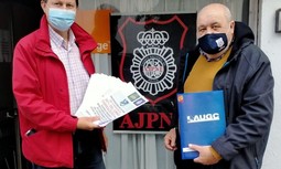 AUGC entrega firmas para eliminar el copago farmacéutico de los pensionistas de clases pasivas