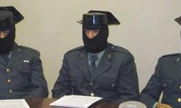 SENTENCIA ABSOLUTORIA PARA LOS GUARDIAS CIVILES QUE DIERON UNA RUEDA DE PRENSA ENCAPUCHADOS