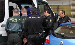 Los guardias civiles, ni militares ni policías