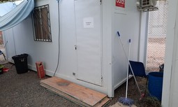 Los guardias civiles de la prisión llevan cinco meses en casetas de obras